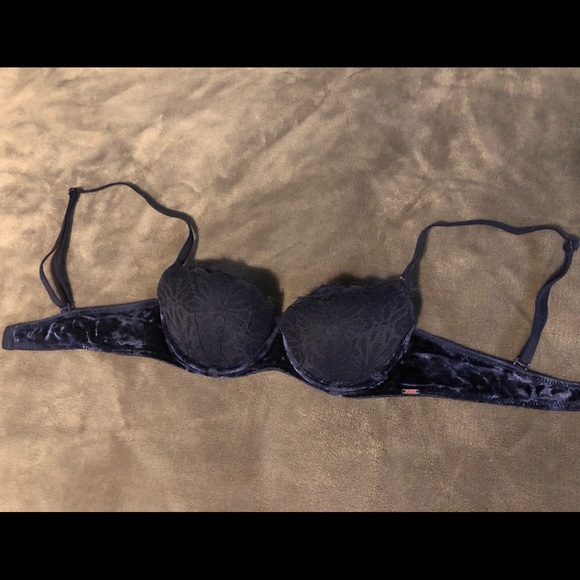 Bundle of 32B bras - Picture 5 of 7